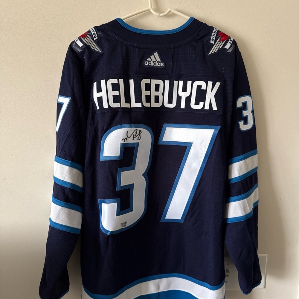 Men’s adidas Connor Hellebuyck #37 Winnipeg Jets Autographed Jersey Sz 54 - NWT